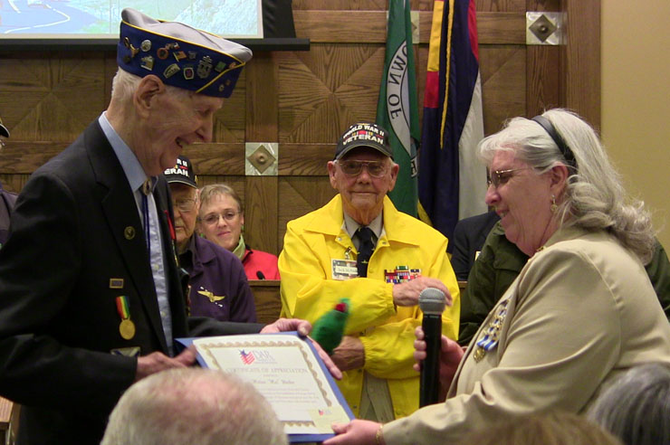 presenting-certificate-of-outstanding-service-to-our-country-during-wwii